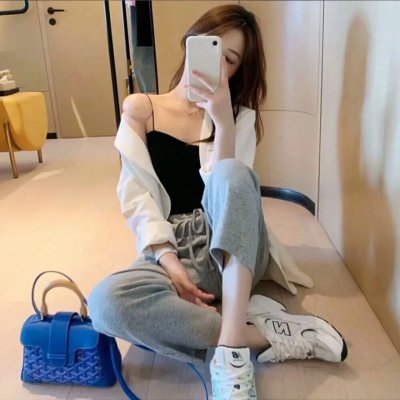 穿黑衣的女孩